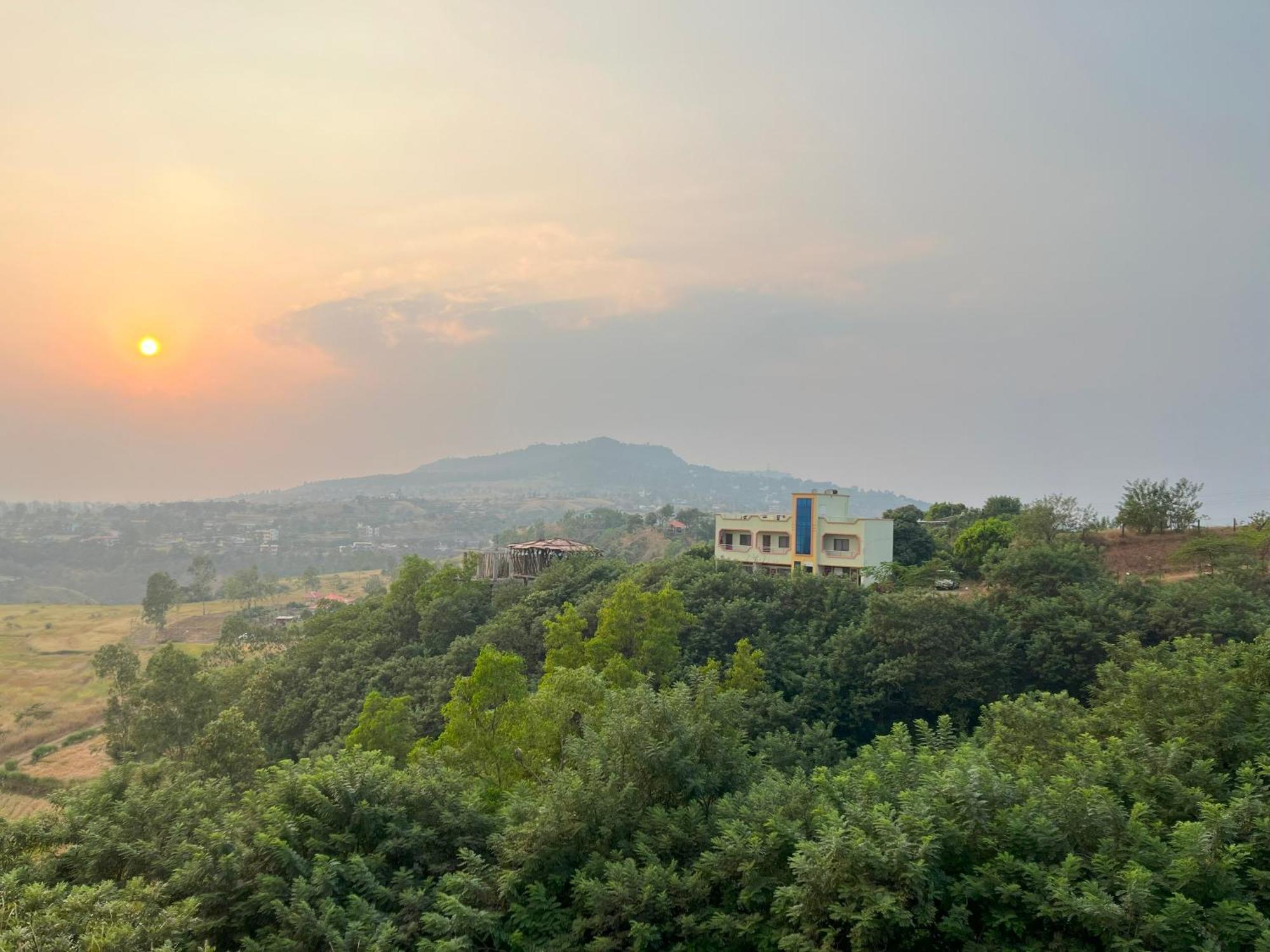 Anand Valley Hotel Panhāla エクステリア 写真