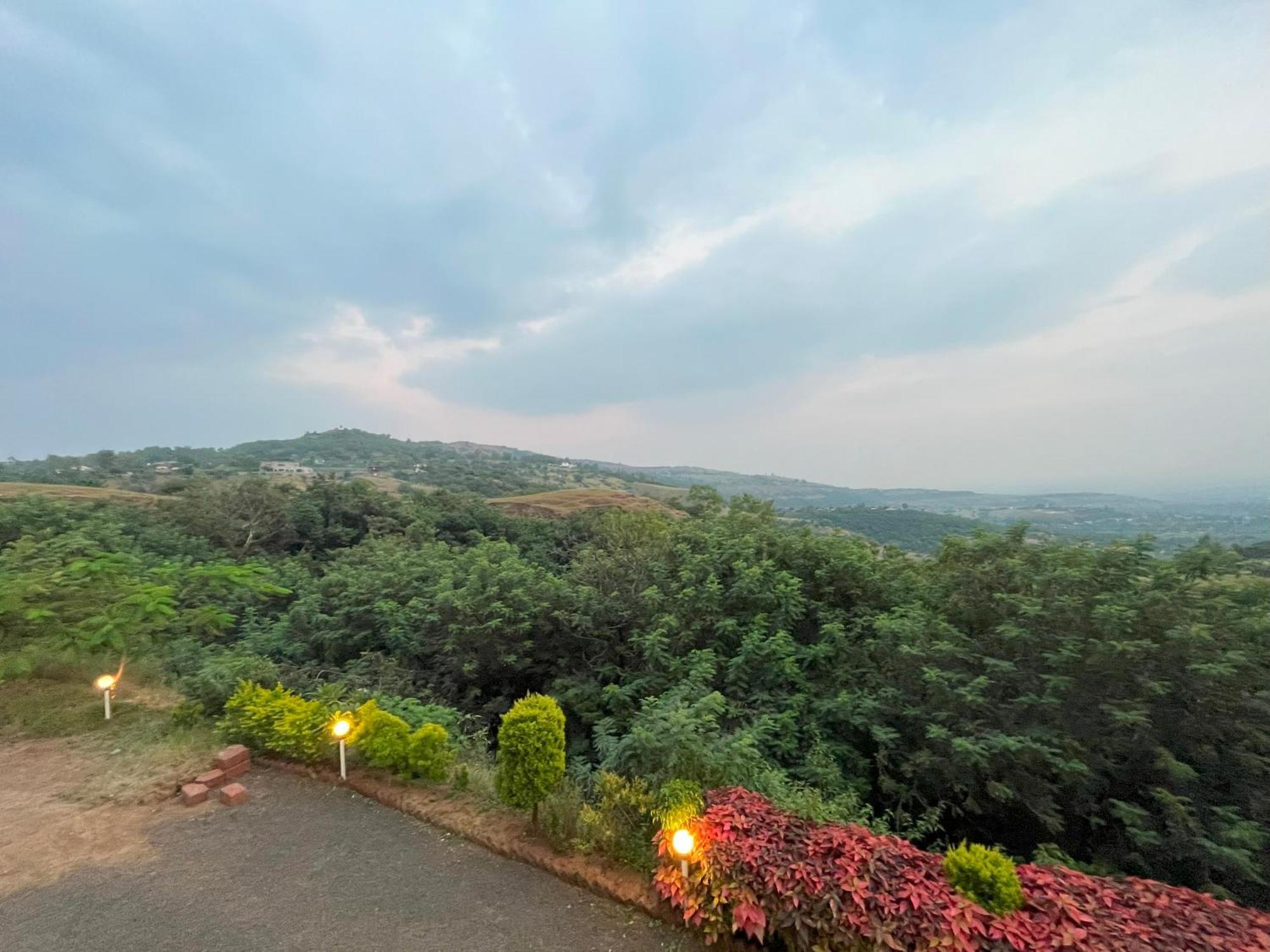 Anand Valley Hotel Panhāla エクステリア 写真